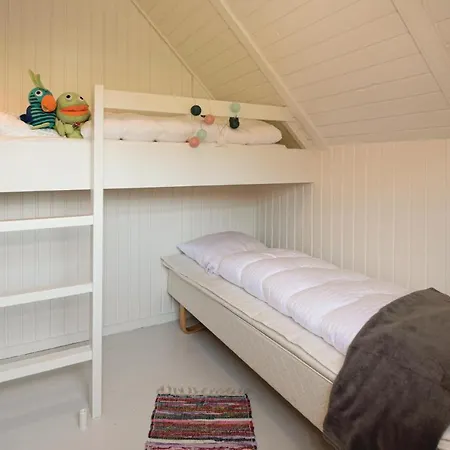 Four-bedroom Holiday In * בלבאנד