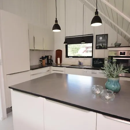 בית נופש Four-bedroom Holiday In בלבאנד